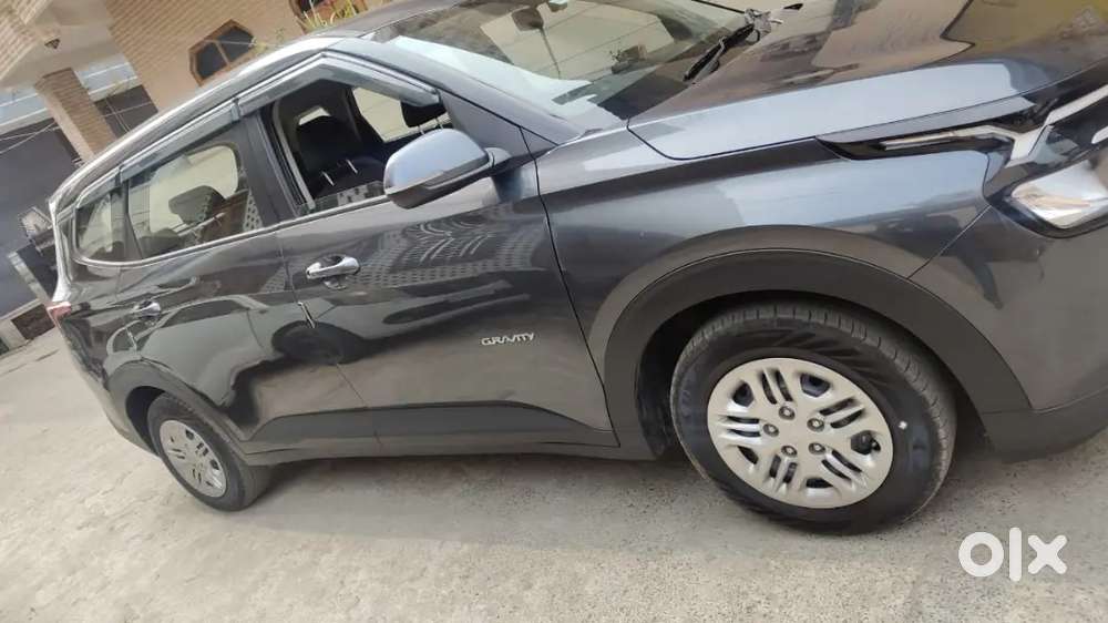 Kia Carens 2025 Petrol Well Maintained