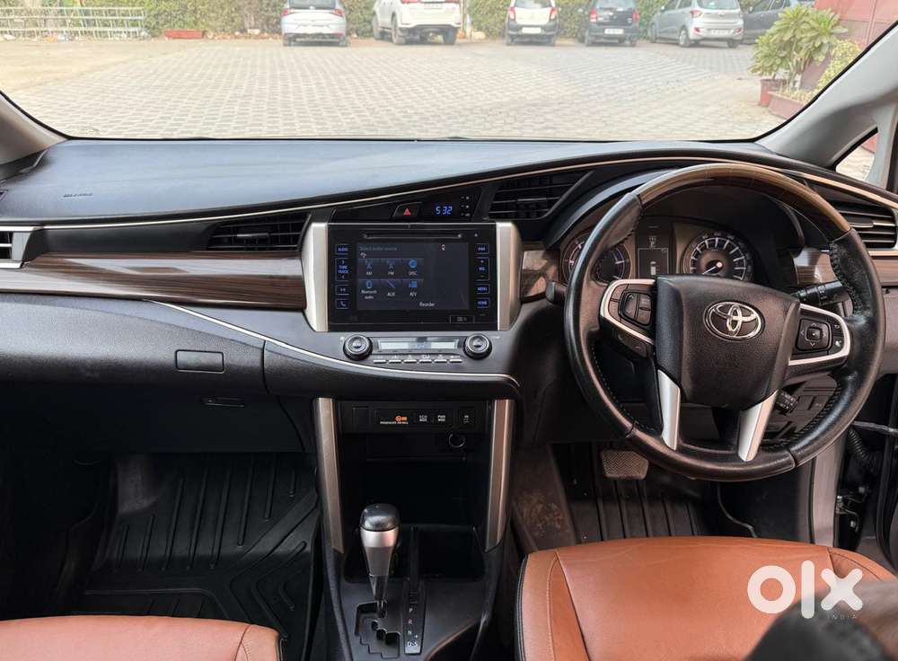 Toyota Innova Crysta 2.8z Automatic, 2016, Diesel