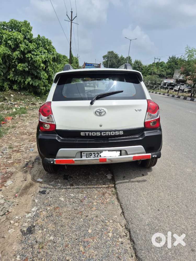 Toyota Etios Liva Diesel 2015 Milege 27 28 Ki Deti Hai