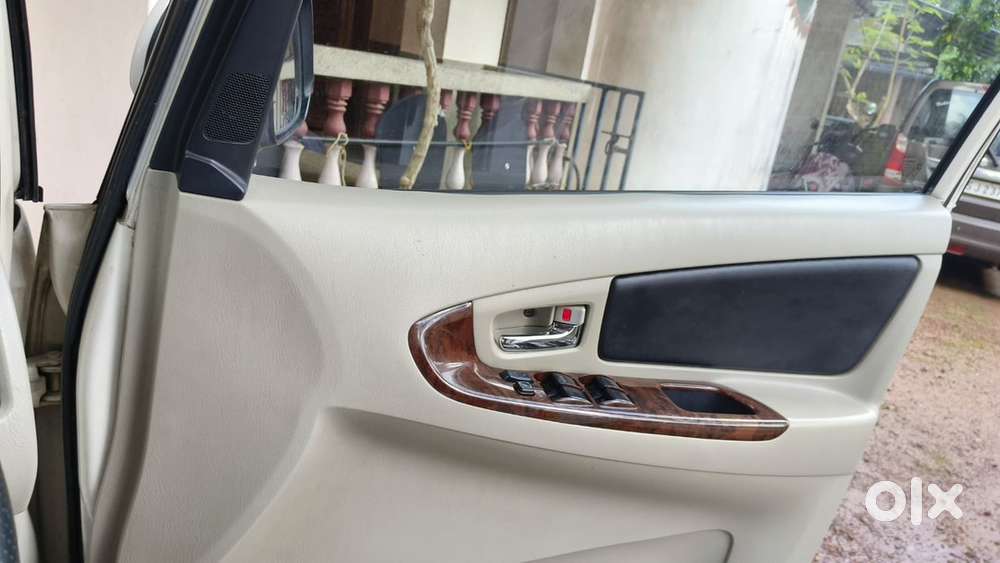 Original Kerala Toyota Innova 2014 Diesel Well Maintained