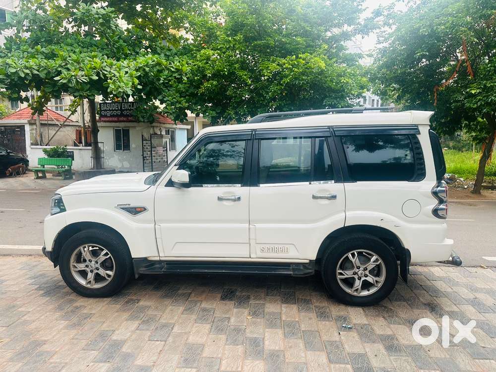 Mahindra Scorpio S10 Diesel 2015