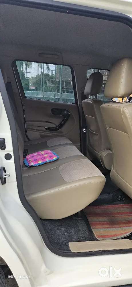 Mahindra Tuv 300 2016 Diesel 42000 Km Driven