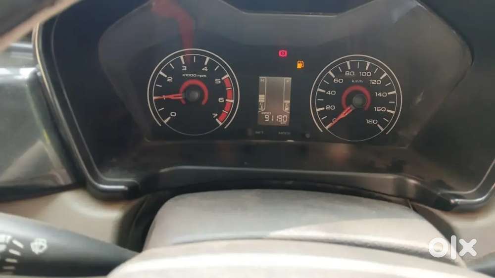 Mahindra Kuv 100 2017