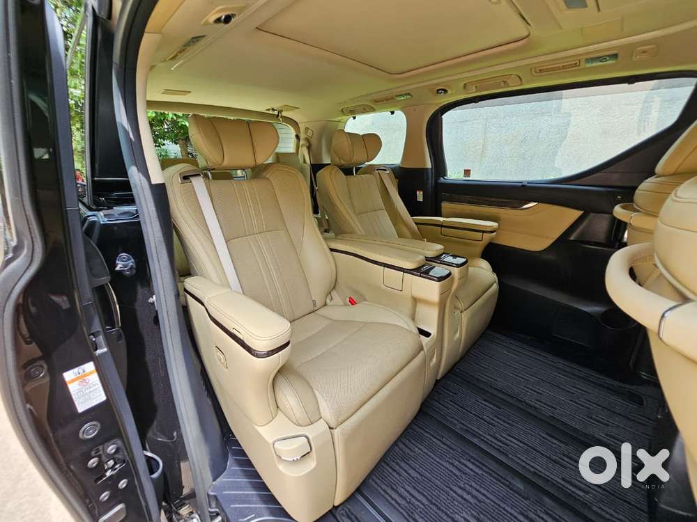 Toyota Vellfire 2.5 Executive Lounge, 2020, Petrol