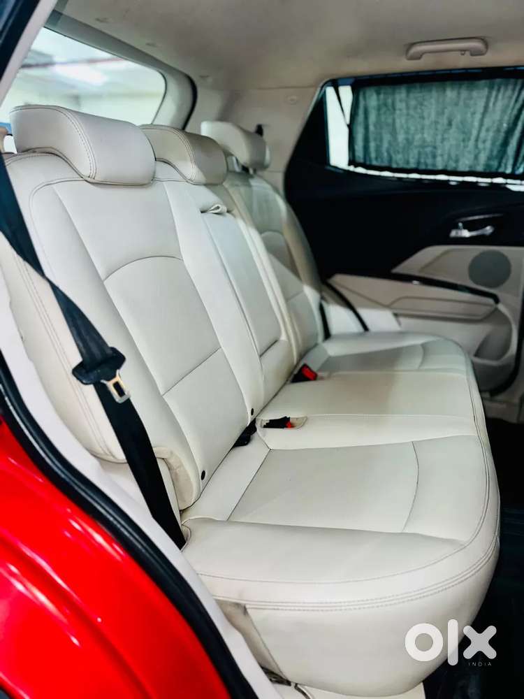 Mahindra Xuv300 W8 Option Dual Tone, 2021, Petrol