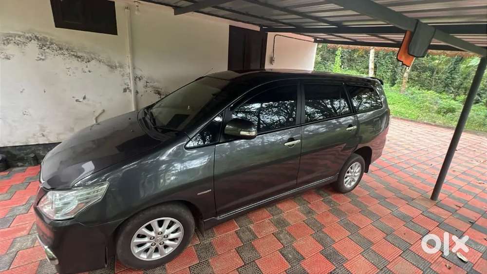 Toyota Innova Diesel 2015 Variant