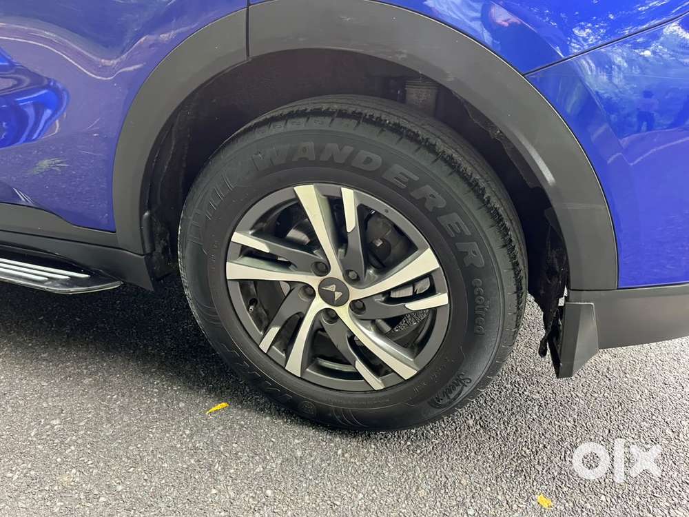 Mahindra Xuv700 2.0 Ax 5 Petrol At Str, 2023, Petrol