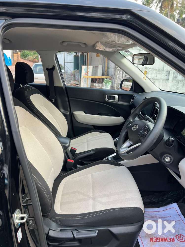 Hyundai Venue 1.0 Sx (o) Turbo Dual Tone, 2024, Petrol