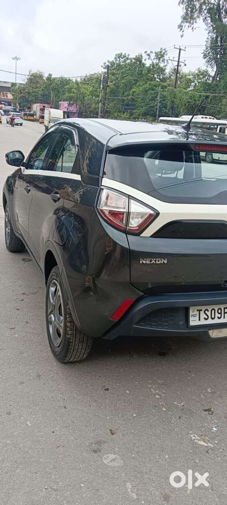 Tata Nexon 1.5 Revotorq Xm (s), 2018, Petrol
