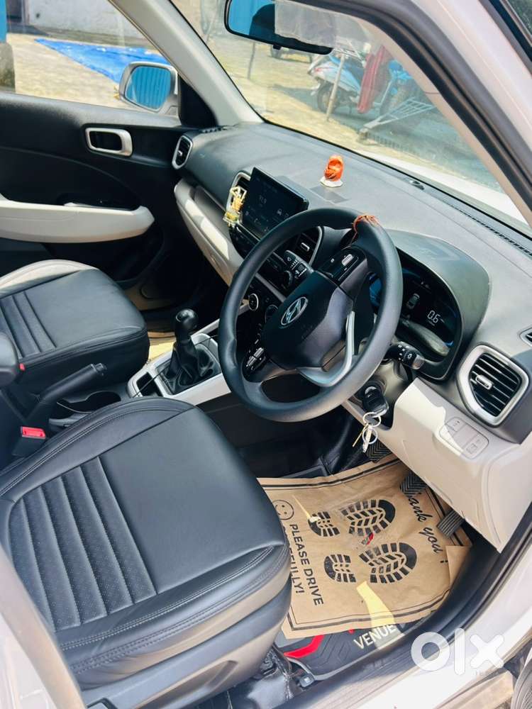 Hyundai Venue Petrol Manual 2024