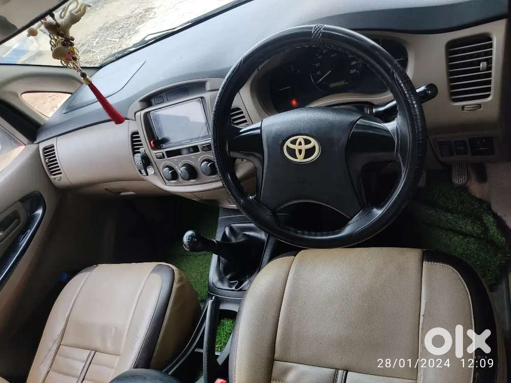Toyota Innova 2016 Diesel 140000 Km Driven
