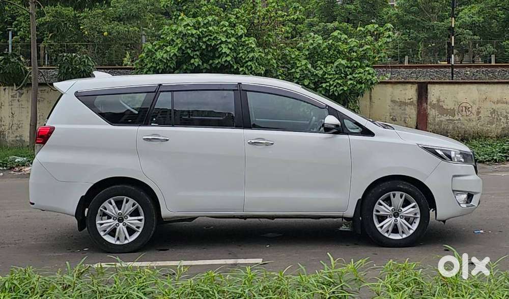 Toyota Innova Crysta 2.4 G Mt 8s, 2023, Diesel