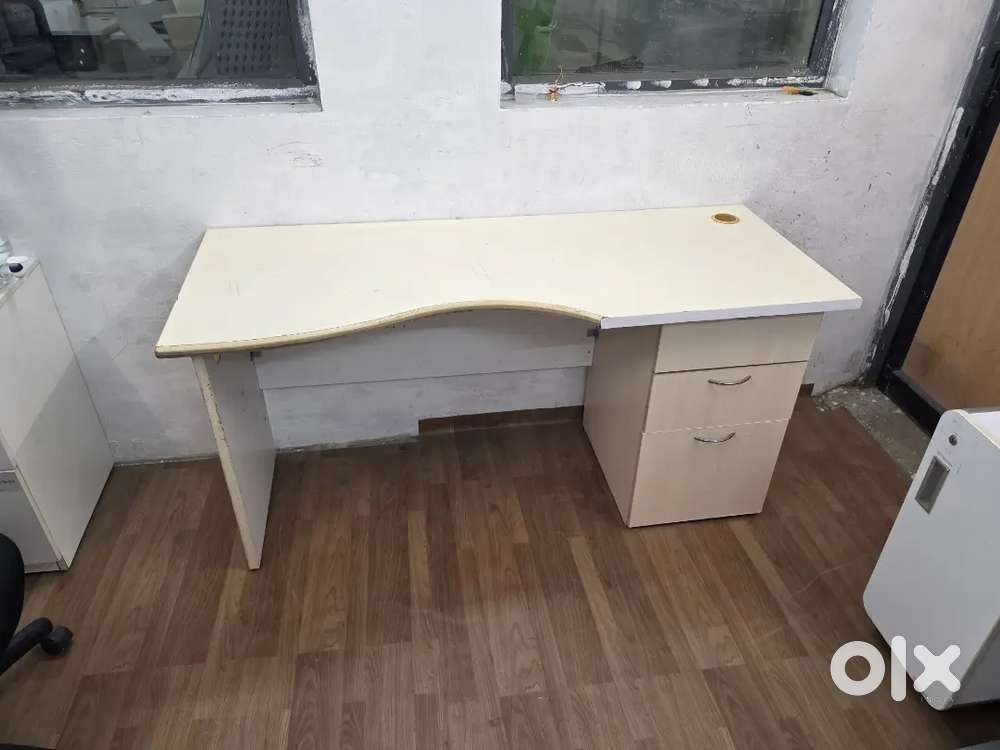 OFFICE TABLE FOR SALE