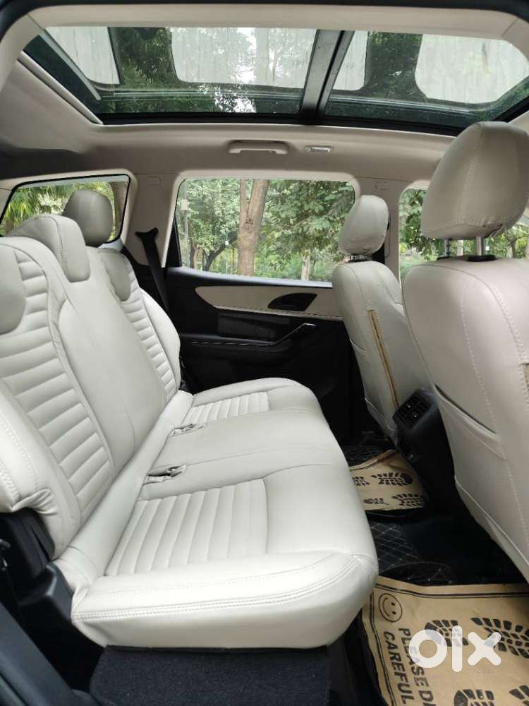 Mahindra Xuv700 2.0 Ax 5 Petrol At Str, 2023, Petrol