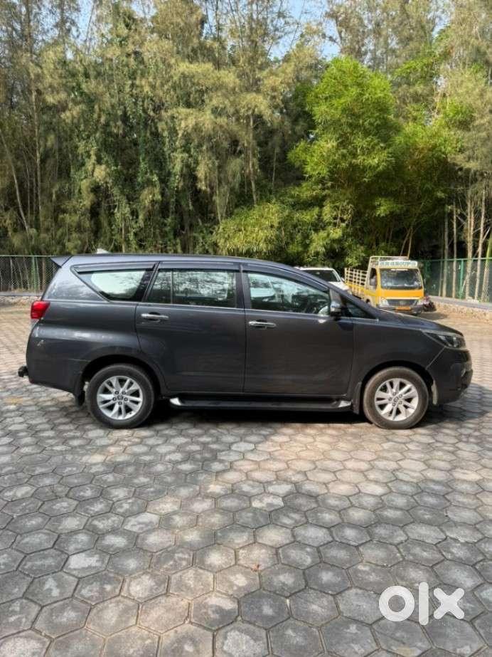 Toyota Innova Crysta 2.4 G Mt 7 Str, 2017, Diesel