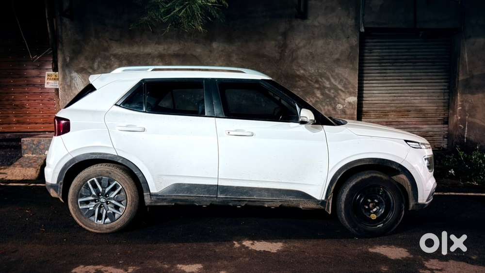 Hyundai Venue Petrol Manual 2021