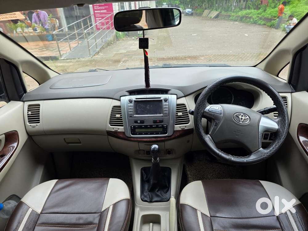 Toyota Innova 2.5 V 8 Str, 2014, Diesel
