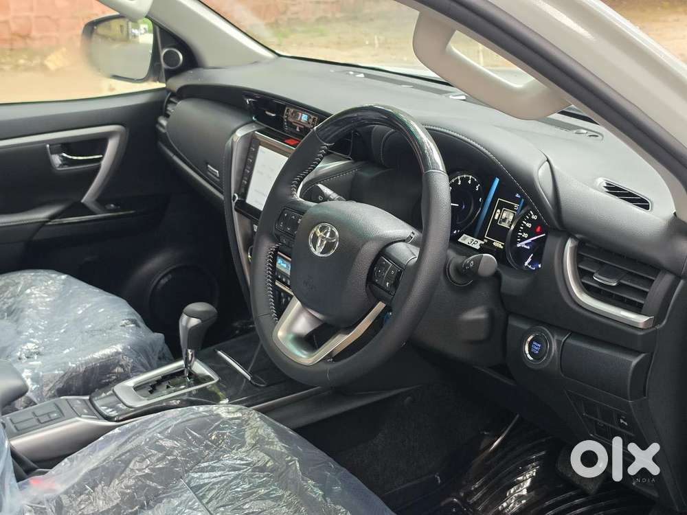 Toyota Fortuner 4x2 At 2.7 Petrol, 2025, Petrol