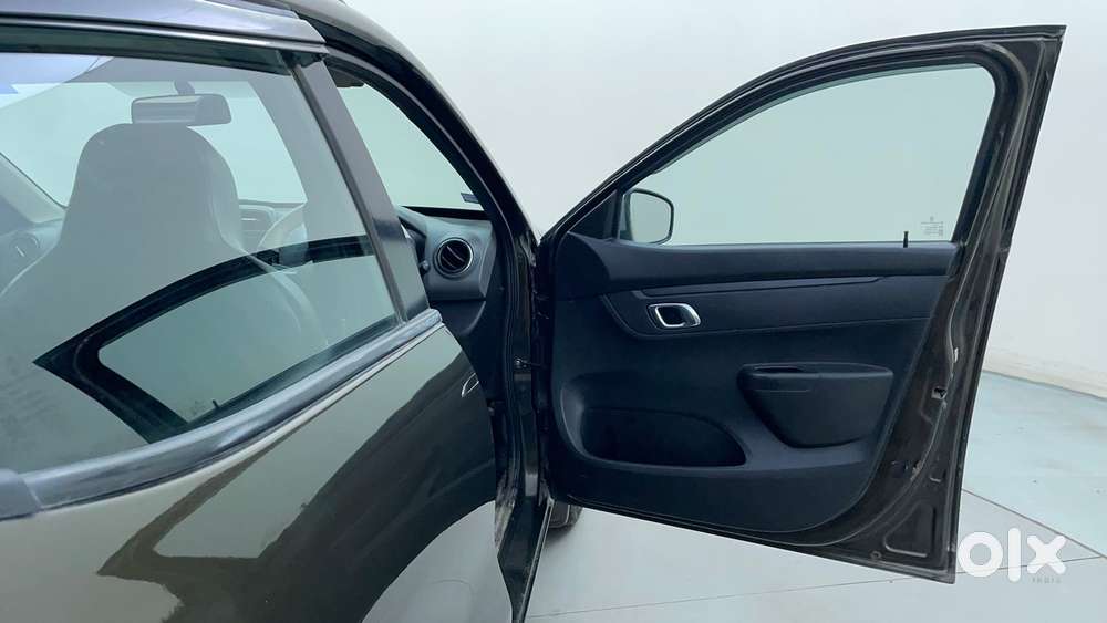 Renault Kwid 2019-ongoing 1.0 Rxt Amt (o), 2018, Petrol