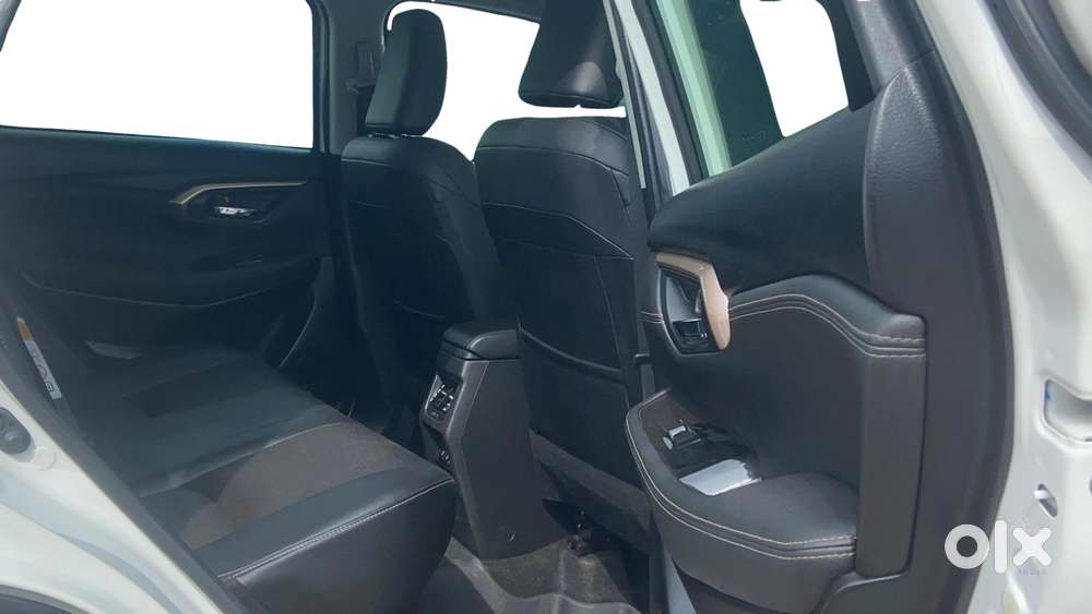 Maruti Suzuki Grand Vitara 1.5 Alpha Plus Intelligent Hybrid Ecvt, 2..