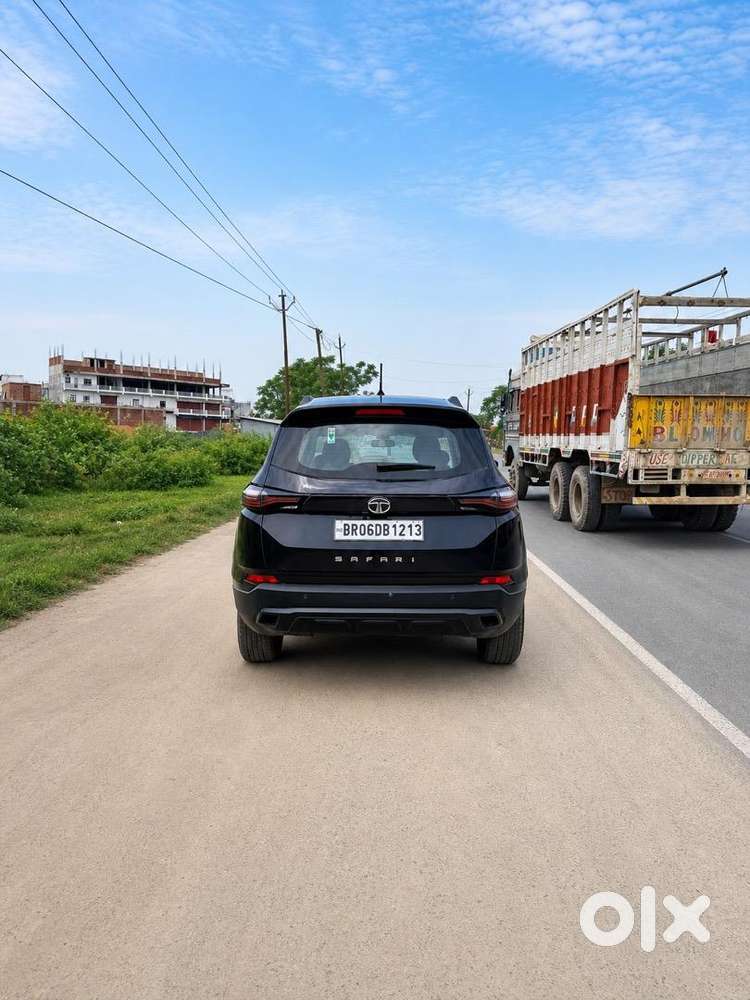 Single Handed Tata Safari Dark Mode Black Colour