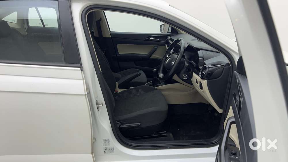 Skoda Slavia Ambition 1.0l Tsi Mt, 2022, Petrol
