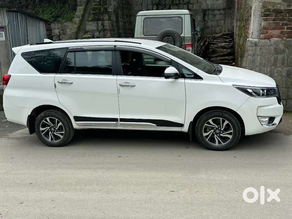 Toyota Innova Crysta 2.4v 2023