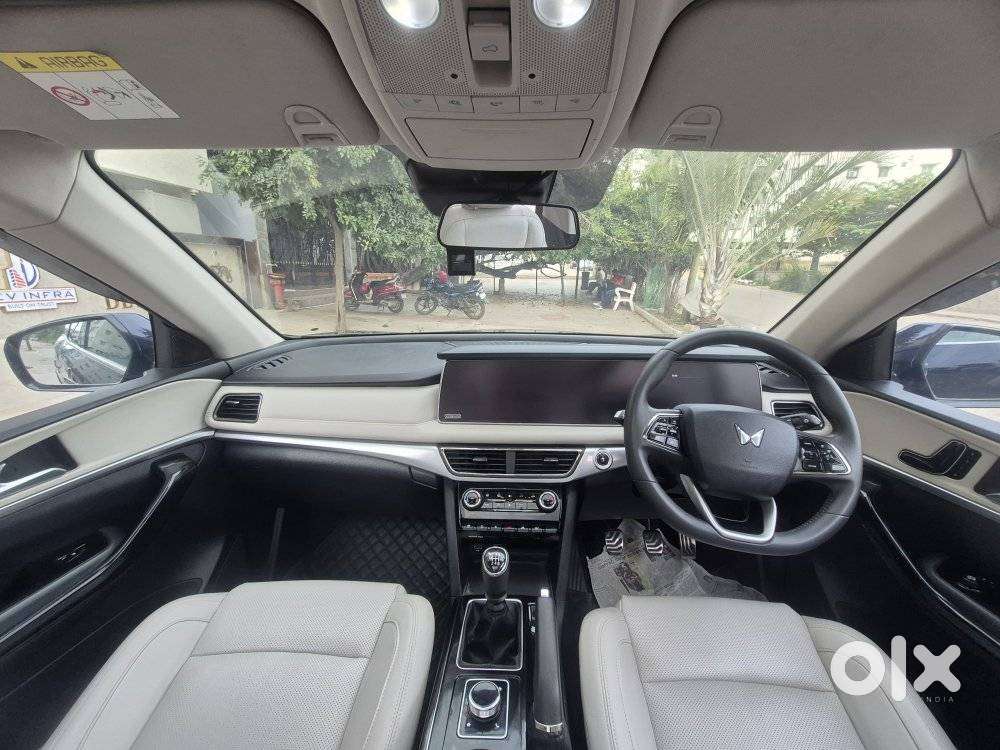 Mahindra Xuv700 2.0 Ax 7 Petrol Mt Str, 2024, Petrol
