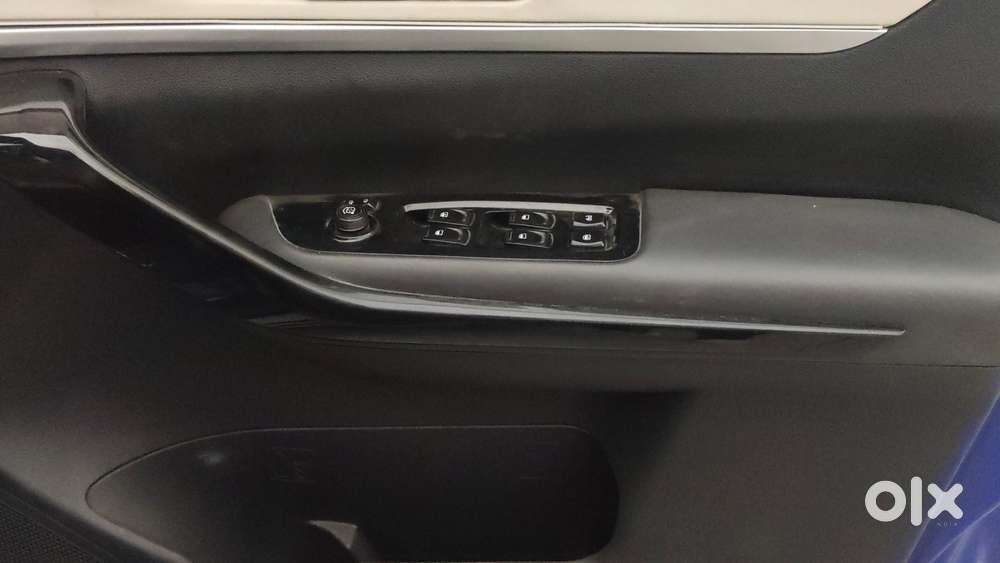 Mahindra Xuv700 2.0 Ax 7 Petrol At Luxury Pack Str, 2022, Petrol