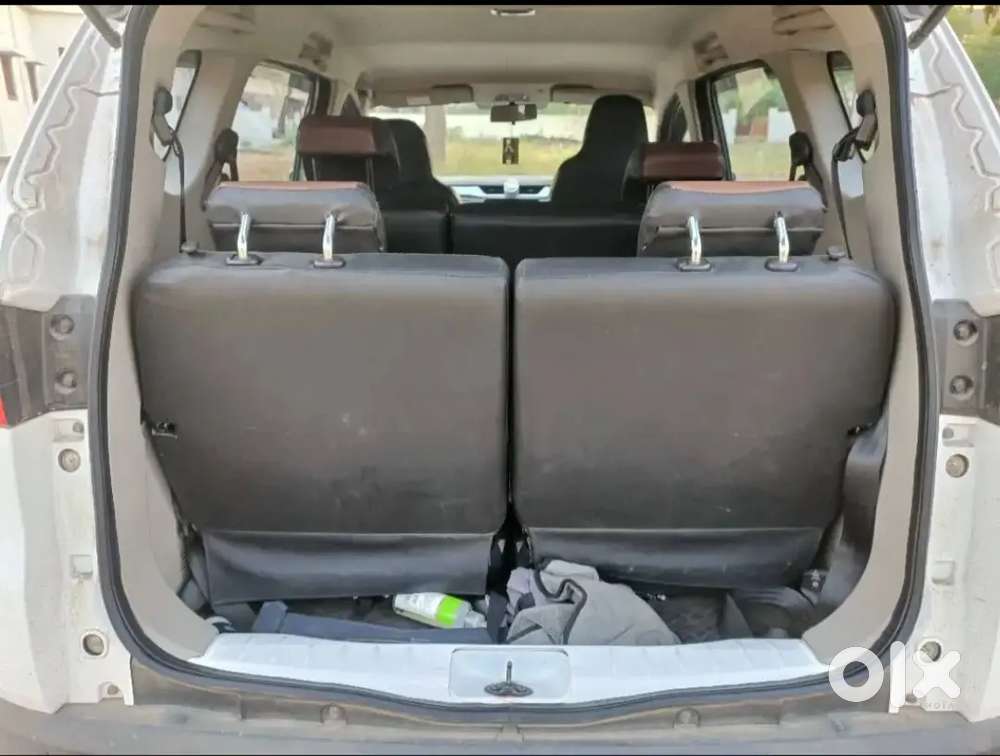 Renault Triber Rxz Easy-r Amt Limited Edition  Dual Tone