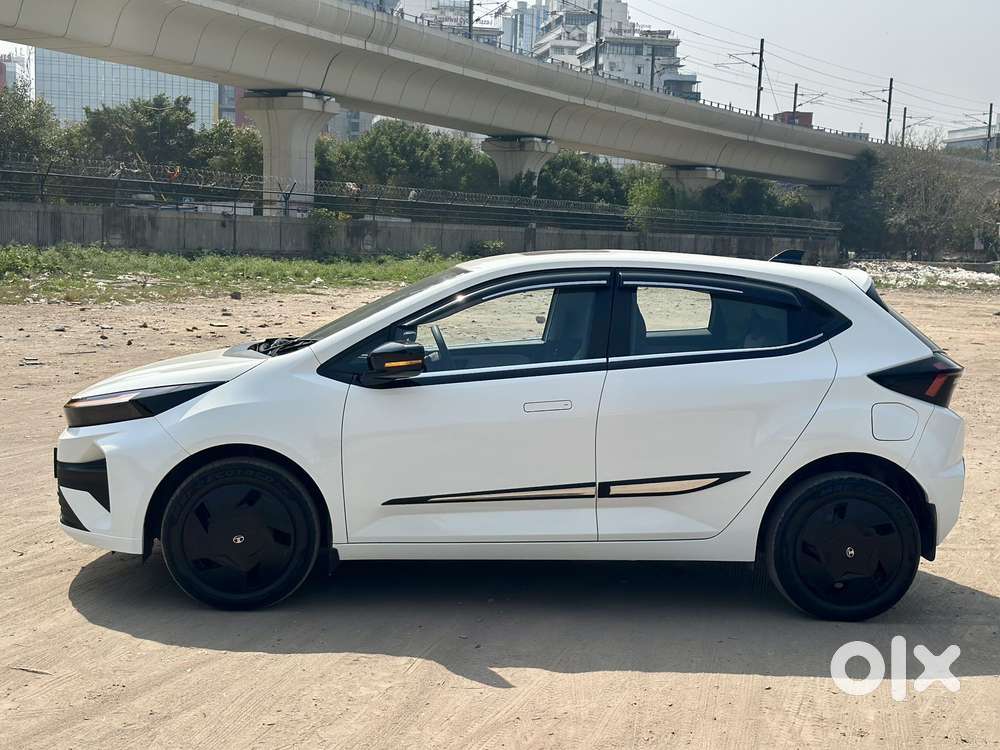 Tata Altroz 1.2 Xza Plus, 2025, Petrol