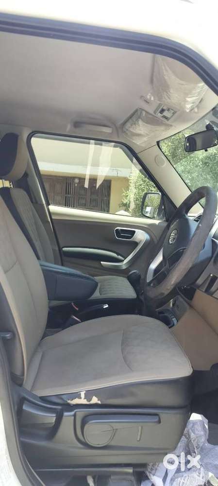 Mahindra Tuv 300 T10, 2020, Diesel