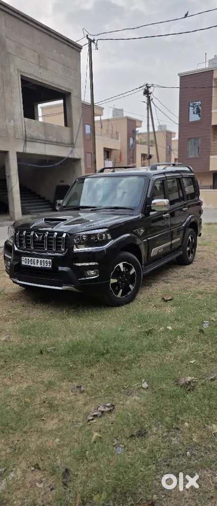 Mahindra Scorpio S11 Boss Edition Black Colour Captain Seat