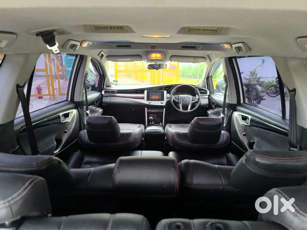Innova Crysta 2.4 Vx Mt Very Good Condition Just Now Service Done