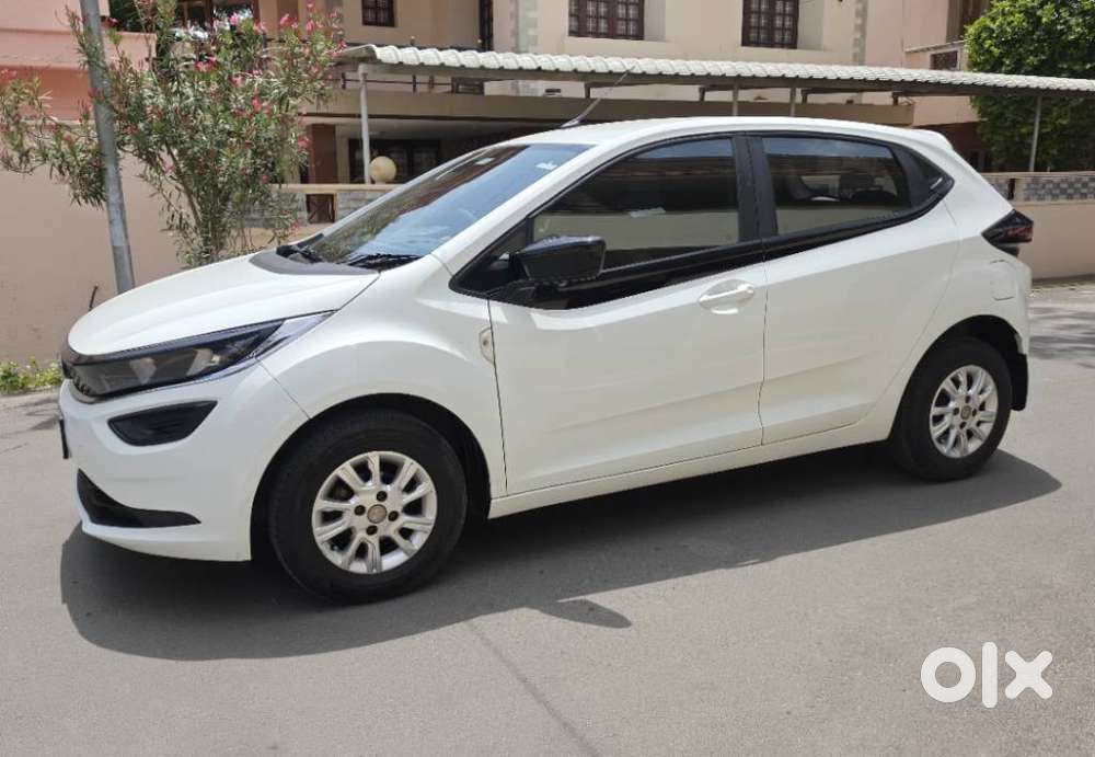 Tata Altroz 1.2 Xe, 2021, Petrol