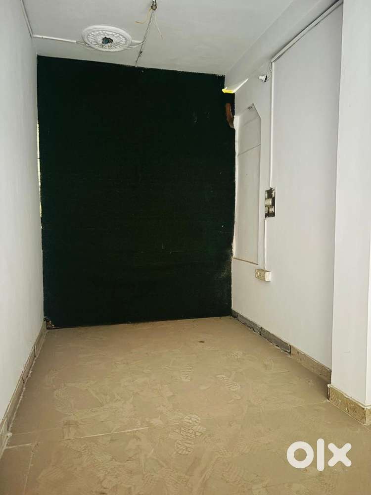 Shop / Office / Cafe space Available, Newly Whitewash, Market area