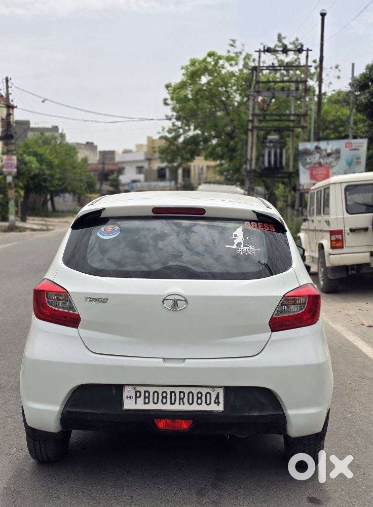 Tata Tiago Xe, 2016, Petrol
