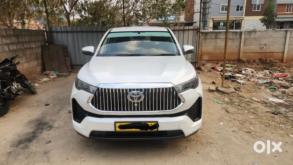 Toyota Innova Hycross 2023 Petrol 70000 Km Driven