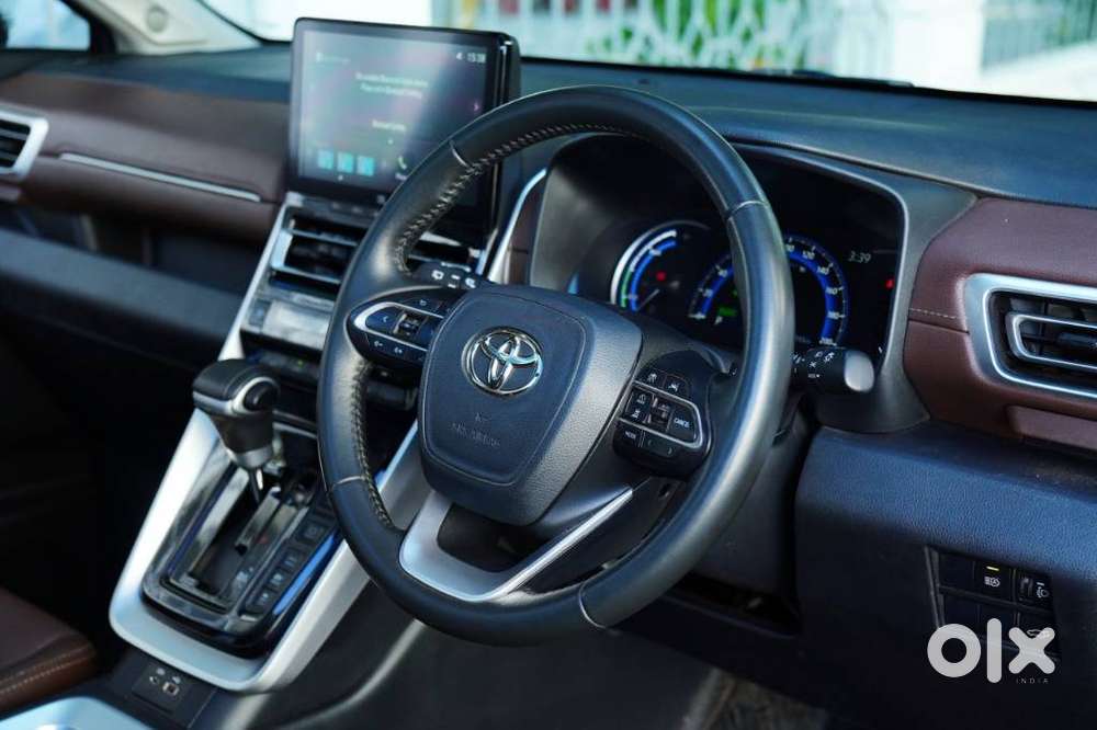 Toyota Innova Hycross 2.0 Zx Hybrid 7 Str, 2023, Petrol