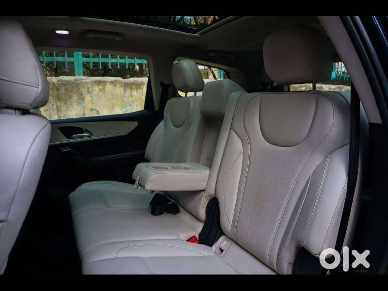 Mahindra Xuv700 2.0 Ax 7 Petrol At Str, 2022, Petrol