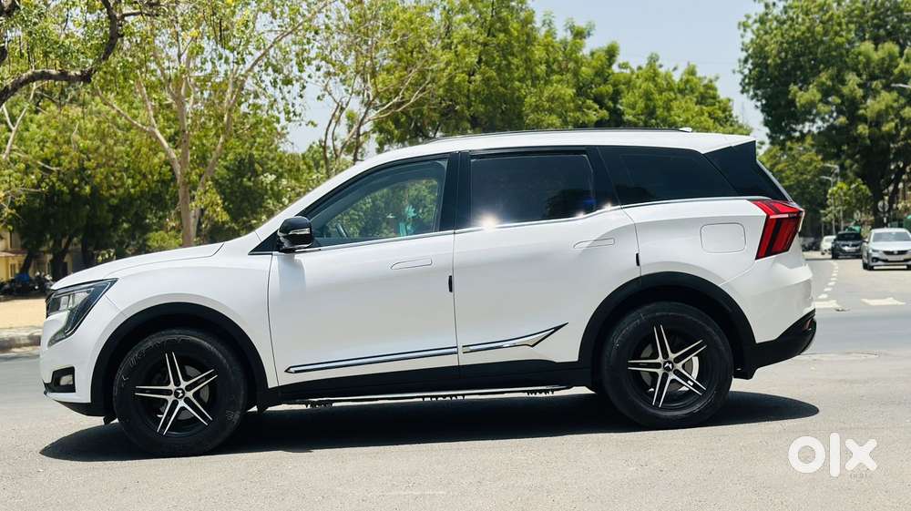 Mahindra Xuv700 2.0 Mx Petrol Mt 5 Str, 2022, Petrol