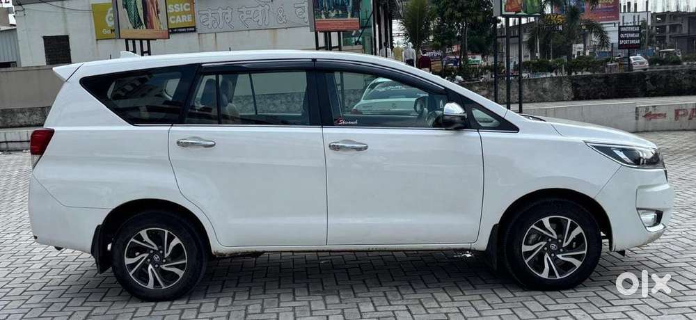 Toyota Innova Crysta 2.4 V 8 Str, 2025, Diesel