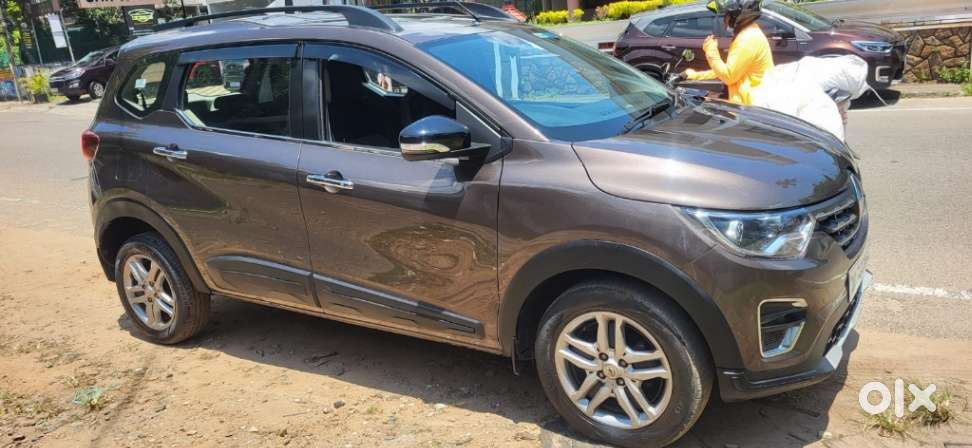 Renault Triber Rxz, 2023, Petrol