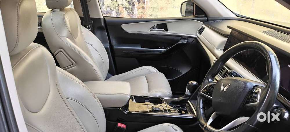 Mahindra Xuv700 2.0 Ax 7 Petrol At Luxury Pack Str, 2022