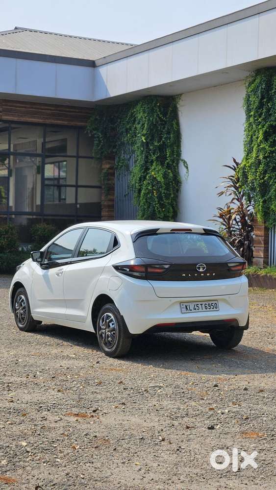 Tata Altroz 1.2 Xe, 2020, Petrol
