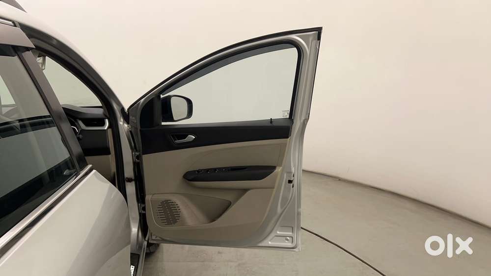 Renault Triber Rxz, 2024, Petrol