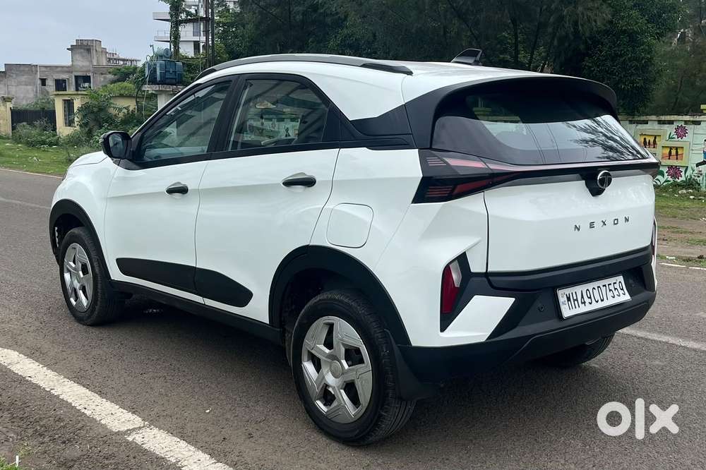 Tata Nexon Pure (s) 1.2 Petrol 6amt, 2024, Petrol