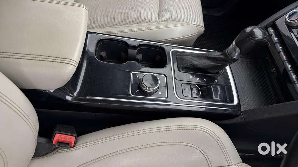 Mahindra Xuv700 2.0 Ax 7 Petrol Mt Str, 2021, Petrol