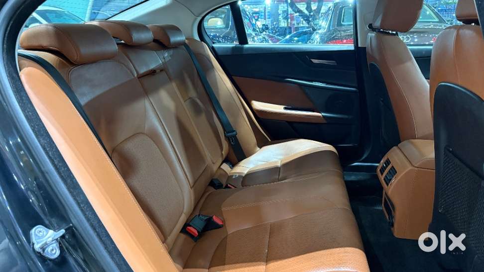 Jaguar Xe Portfolio, 2017, Petrol