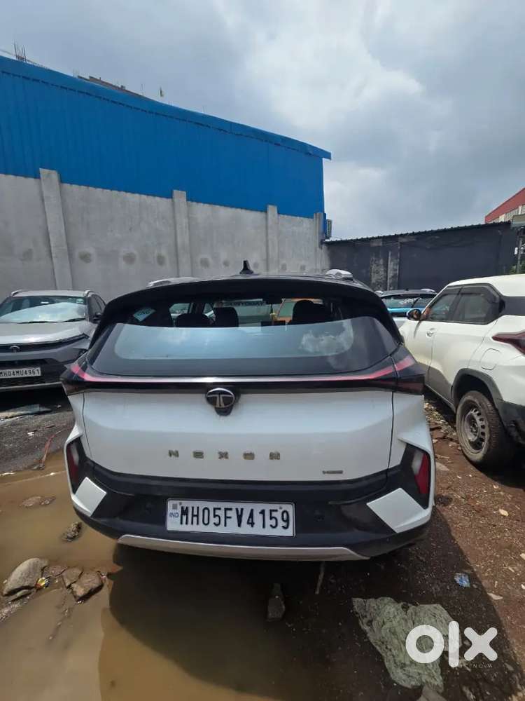Tata Nexon Creative Plus Ps Dt Cng 2025